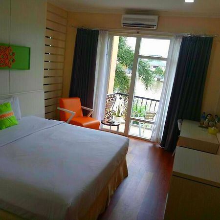 Hotel Victoria River View バンジ ャ ルマシン エクステリア 写真