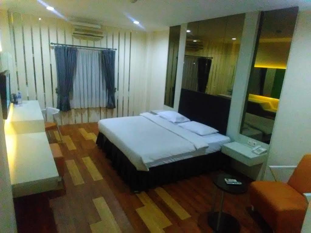 Hotel Victoria River View バンジ ャ ルマシン エクステリア 写真